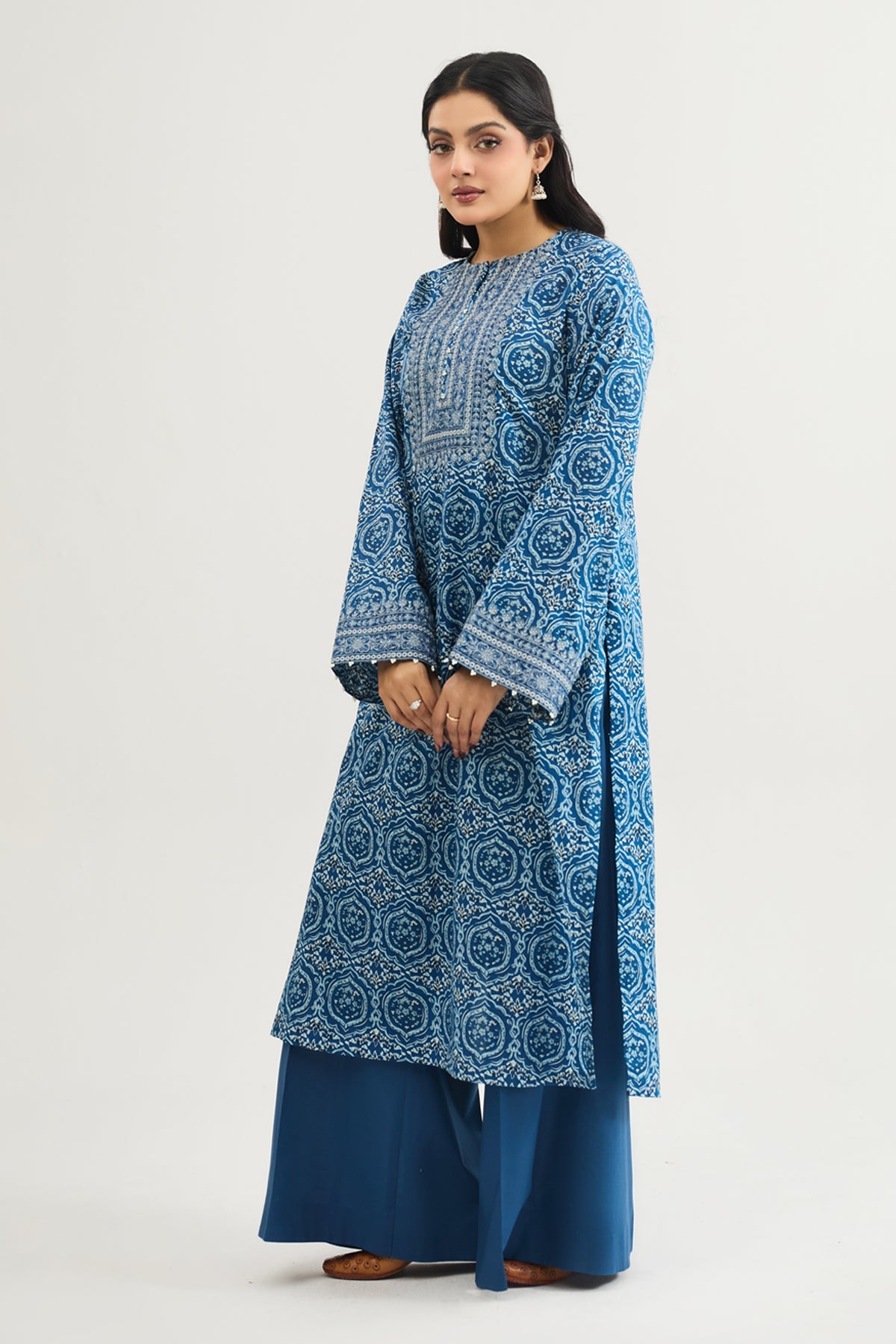 2 PIECE UNSTITCHED | LAWN | EMBROIDERED